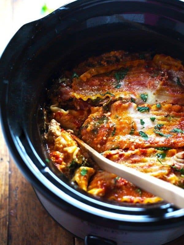 Super Easy Skinny Veggie Crockpot Lasagna - a handful of simple ingredients for a healthy family dinner. | https://past-fit.today