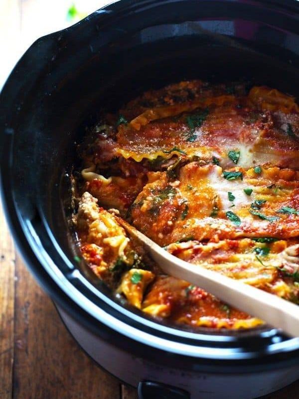 Super Easy Skinny Veggie Crockpot Lasagna - a handful of simple ingredients for a healthy family dinner. | https://past-fit.today