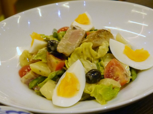 tuna nicoise salad at Naamyaa Cafe tuna niçoise salad at naamyaa cafe