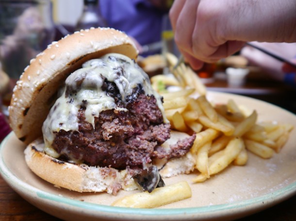 cheeseburger at the lukin