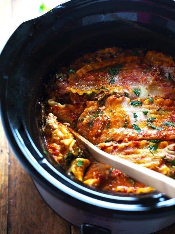 Super Easy Skinny Veggie Crockpot Lasagna - a handful of simple ingredients for a healthy family dinner. | https://past-fit.today