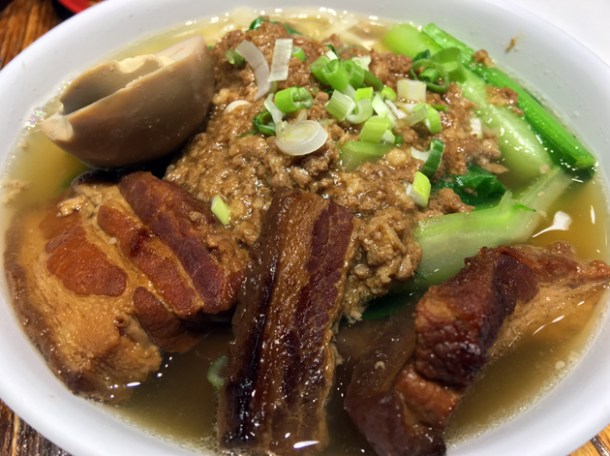 pork belly noodle soup at old tree daiwan bee