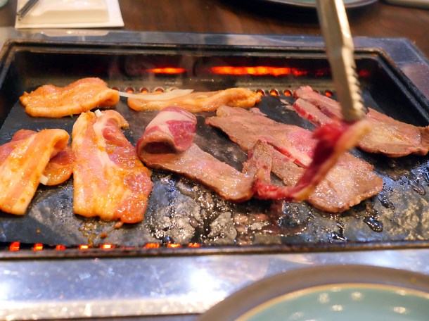 illustrative photo of the table grill at Soju Reading
