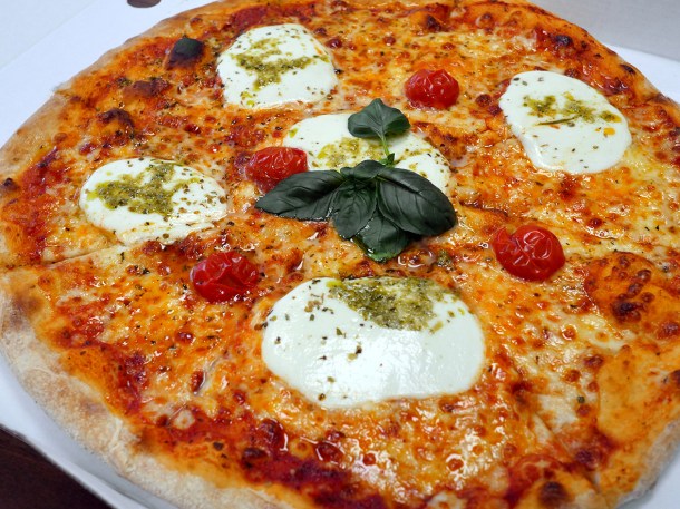 illustrative photo of the buffalo margherita from Pizzeria L'Opera